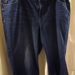 NWOT! LADIES LANE BRYANT CAPRIS